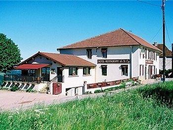 Отель Logis Le Saint Cyr Montmelard Экстерьер фото